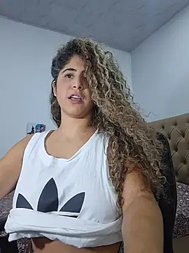 Lilith_30 - undress for 5 minutes