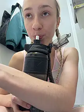 Lia-see-ya - Remove my shorts & stay in panties only