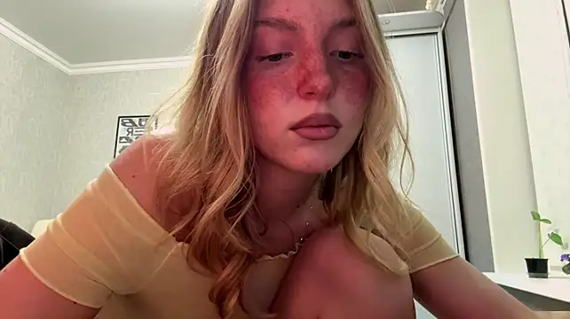 LatishaKrauel - Show my underboobs