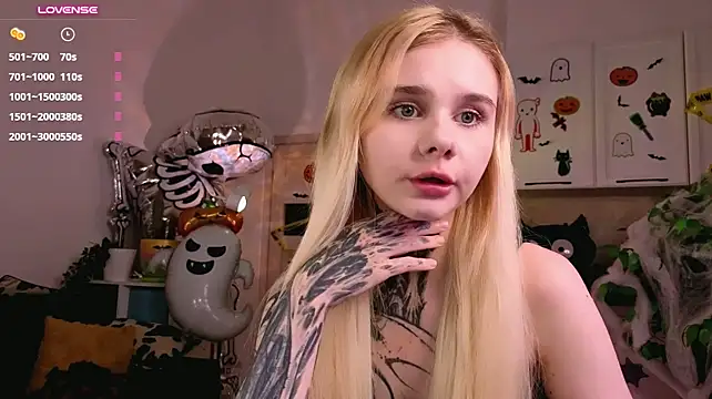 Britney_Lynch - finger play with pussy
