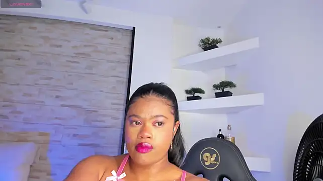 Juliana_smithh - Sensual boobs show with oil