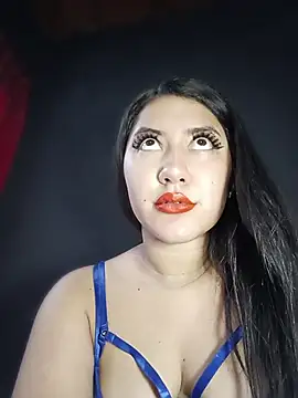 LuciaTomson - open holes +2 fingers in pussy