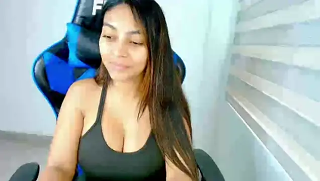 Sophiax-x - stripping and dancing naked, squirting