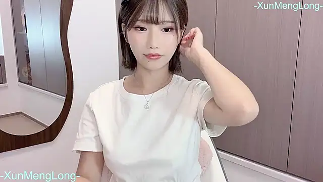 -XunMengLong- - 只穿内衣播10分钟
