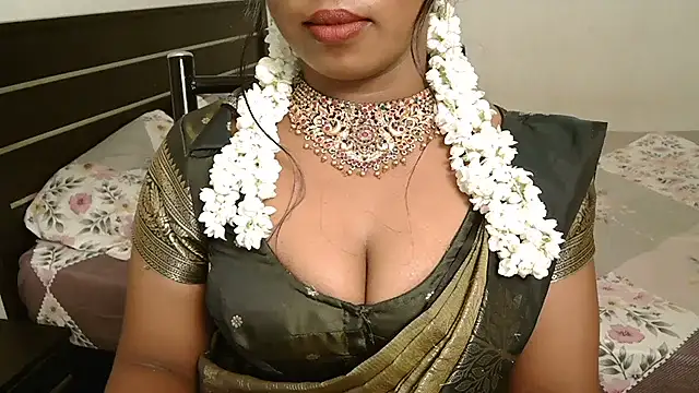 Dhiyapink - nude show