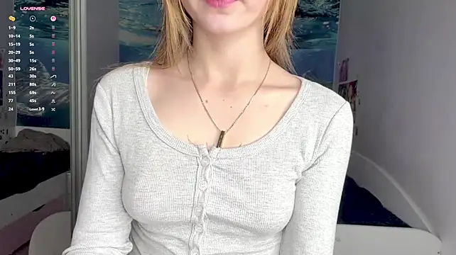 Lia_verse - mash my tits under clothing