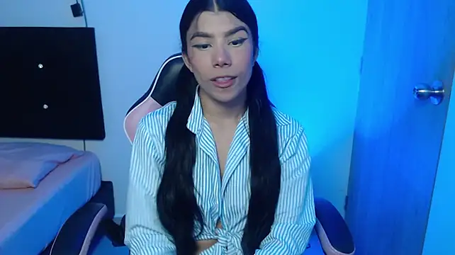 AlejandraScott - oil on my body + undressing