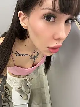 Babydolll - FLASH NUDE TITS NEAR URINAL IN PUBLIC🚽