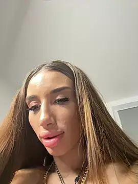 BlueEyes_BB - Topless 5 min : let my boobs free