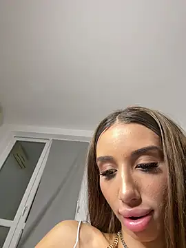 BlueEyes_BB - Topless 5 min : let my boobs free
