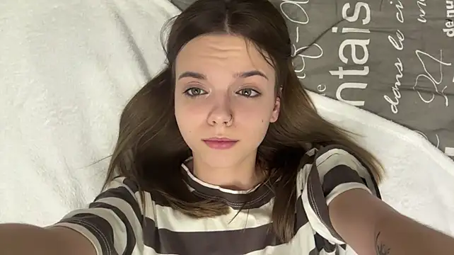 LisaPorse - show feet + smile face