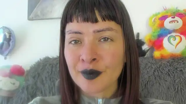 Queen_fetish - SHOW TITS AND FACE