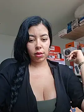 Luianna - Oil show on my tits, bounce them