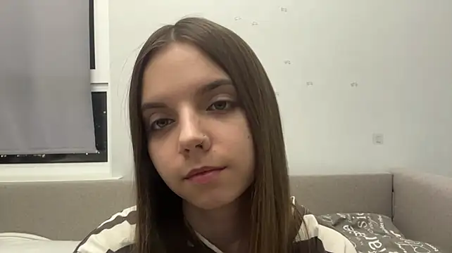 LisaPorse - show feet + smile face