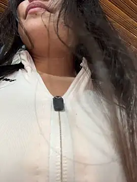 Emily_Gomezz - 2 fibgers in ass