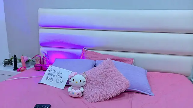 Atenea_Bunny - Bailar sexy + flash pussy and ass