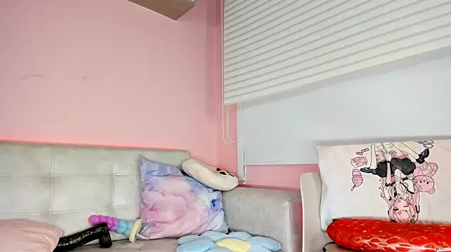 Tinysara - GET NAKED + DANCE FOR YOU
