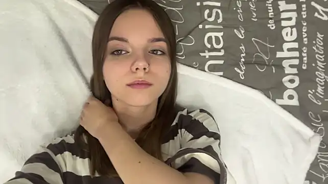 LisaPorse - show feet + smile face