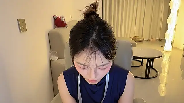 Robin-o3 - 漏一半屁股打六下