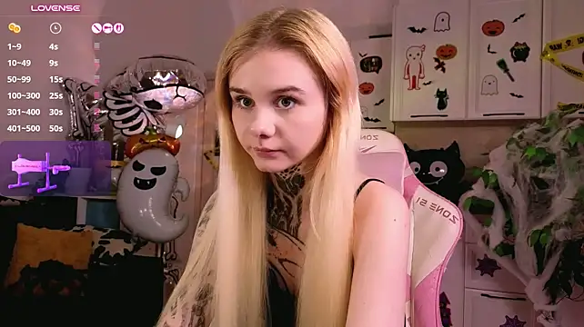 Britney_Lynch - finger play with pussy