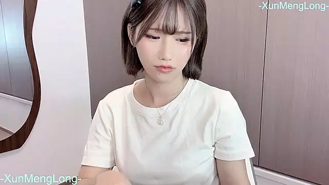 -XunMengLong- - 只穿内衣播10分钟