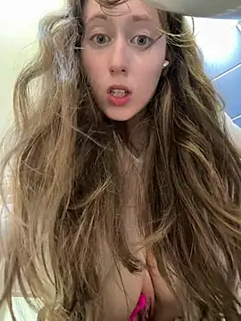 FroggyAnna - SQUIRT CRAZY RIGHT UNDER URINALS OUTSIDE