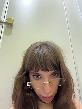 NikkiVice - open door & spank ass 5 times