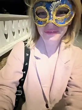 HotWife_VR - 🤗 Public squirt 💦💦