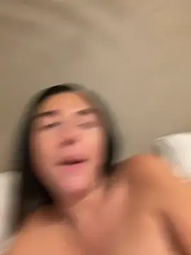 BellaTxx - Spit on boobs 😻