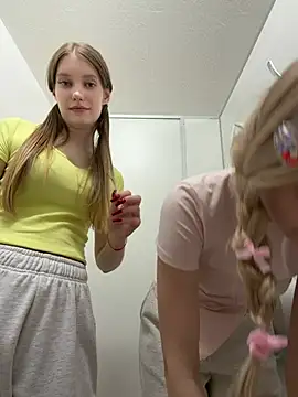 Elsawhere - Elsa take off pants n ask Aileen to slap
