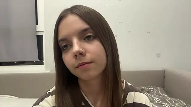 LisaPorse - show feet + smile face