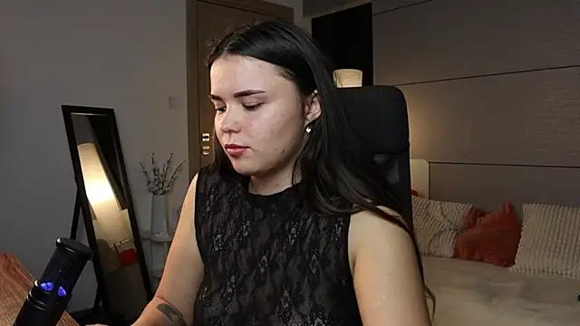 Laraaa_Loom - pólót le, cicko krémezés❤
