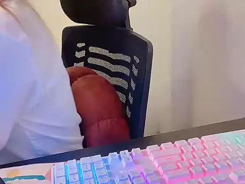 Miacandy23 - playing with a dildo