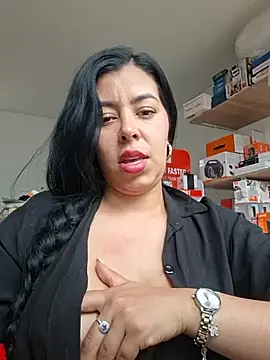 Luianna - Oil show on my tits, bounce them