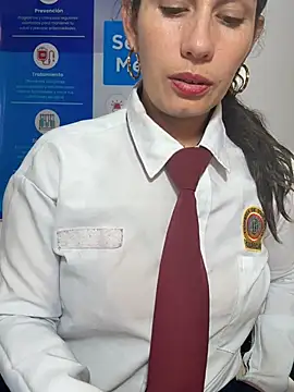 Alysson-- - 🍑show sexy butt on public🍑