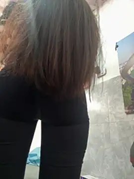 IsabellaMariet - sucking dildo with cream video