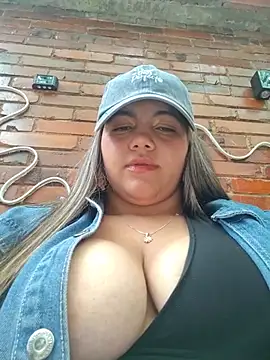 Ivy_enjoy - Oil my tits in public