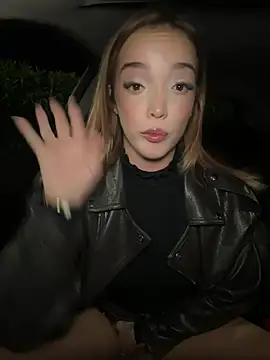 Daddyslut2_0 - Tits out in voyeur parking