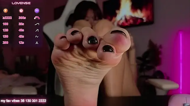 Juliette_Sunshine - sucking toes show