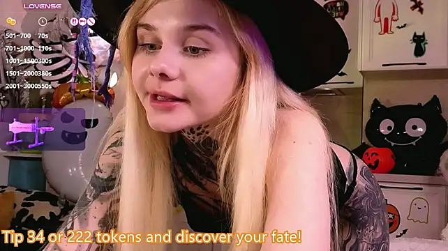 Britney_Lynch - pinching nipples