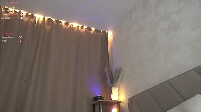 Xxlaletka - cameltoe with fingers