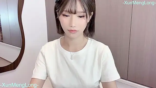 -XunMengLong- - 只穿内衣播10分钟