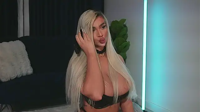 ChrystalCade - make my pussy to explode
