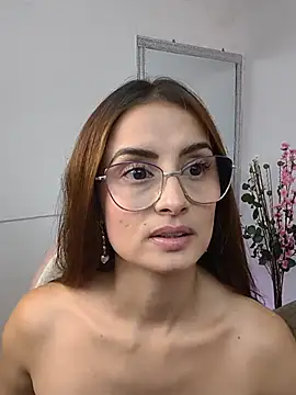 MiaaLoren - play with pussy close up