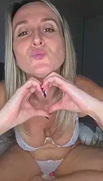 Malicia-hot - Enlever la jupe