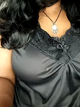 Mallu_karthika - Oil my boobies