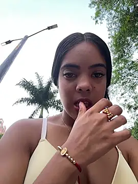 NAUGHTY_LITTLE_18 - OPEN PUSY IN THE PARK🤭😈