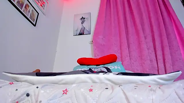 Megan_100 - rub the butt with your fingers