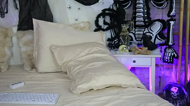 EmillyBronte - blowjob while spit on boobs