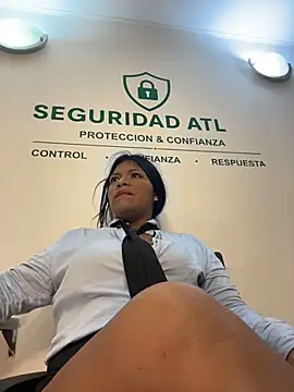 Emilly__Bown_ - Show Boobs in recepcion